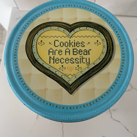 Adorable Vintage Bear Cookie Tin - Picture 3 of 4
